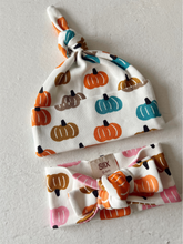 Load image into Gallery viewer, Pink Pumpkin Patch Baby Bow
