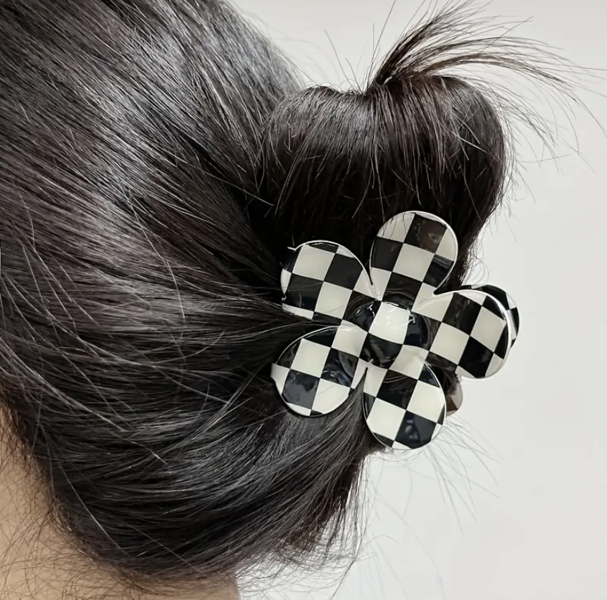 Checker Daisy Claw Clip