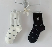 Load image into Gallery viewer, Women&#39;s Coquette Bow Socks
