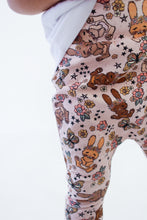 Load image into Gallery viewer, Bunny Babe Leggings
